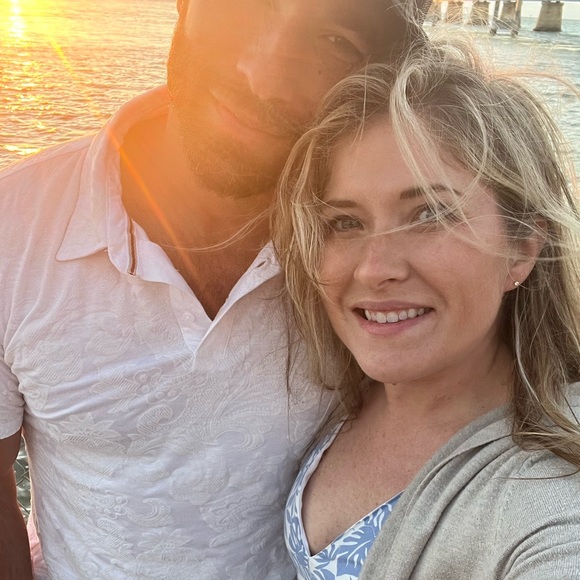 Meet your Posher, Lauren - Picture 2 of 3